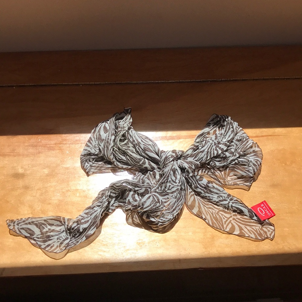 SILK OSCAR DE LA RENTA SCARF - Picture 3 of 7